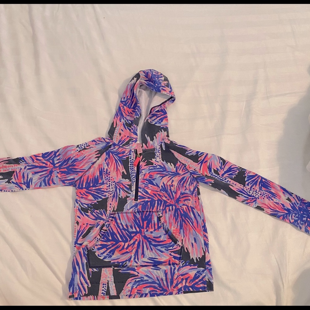 Lilly Pulitzer 6-7 pullover. Worn < than 5 times.